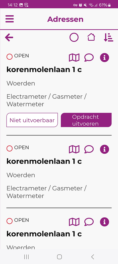 Adressenlijst van een straat met per adres de status, het adres en de knoppen Kaart, Opmerking en Informatie, en bij het geopende adres de knoppen Niet uitvoerbaar en Opdracht uitvoeren