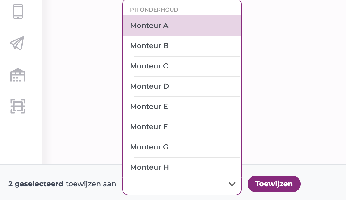 Onderbalk met de werknemerslijst en de knop Toewijzen na het selecteren van rijen